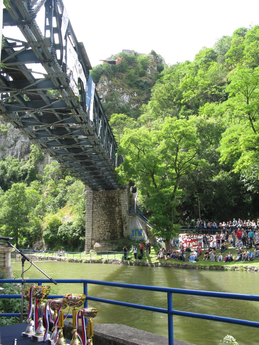 Skokovi u vodu sa železničkog mosta Užice 2016.