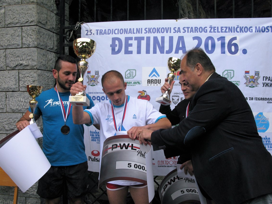 Skokovi u vodu sa železničkog mosta Užice 2016.