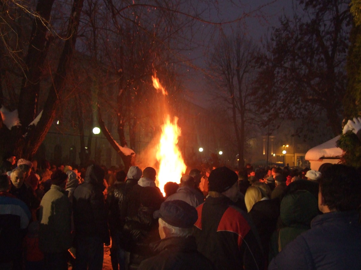 BADNJE VEČE UŽICE, ISPRED CRKVE 6. JANUAR 2016. 1